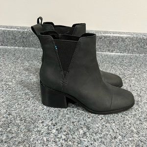 Tom’s booties -NEVER WORN size 7